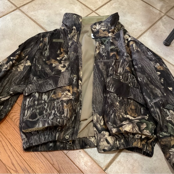 Columbia waterproof, camo hunting coat, Size M, Excellent Condition! - Picture 9 of 9